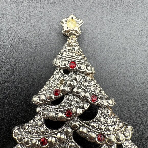 Vintage Rhinestone Christmas Tree Pin Brooch Silver-Tone Metal Red & Clear Stone - Picture 3 of 5